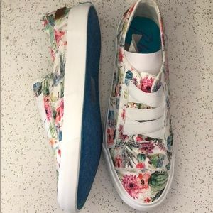 Blowfish Marley cactus flower print shoe